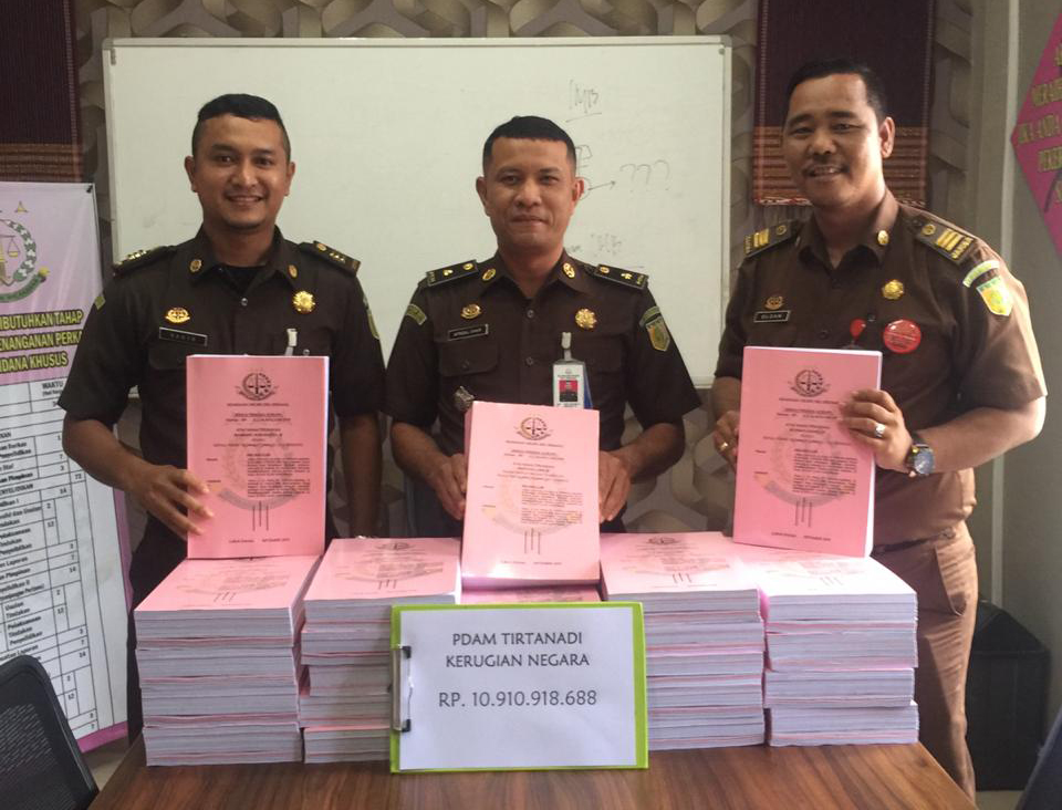 BERKAS PERKARA TINDAK PIDANA KORUPSI PERUSAHAAN DAERAH AIR MINUM (PDAM) TIRTANADI CABANG DELI SERDANG DI LIMPAHKAN KE PENGADILAN TINDAK PIDANA KORUPSI PADA PENGADILAN NEGERI MEDAN