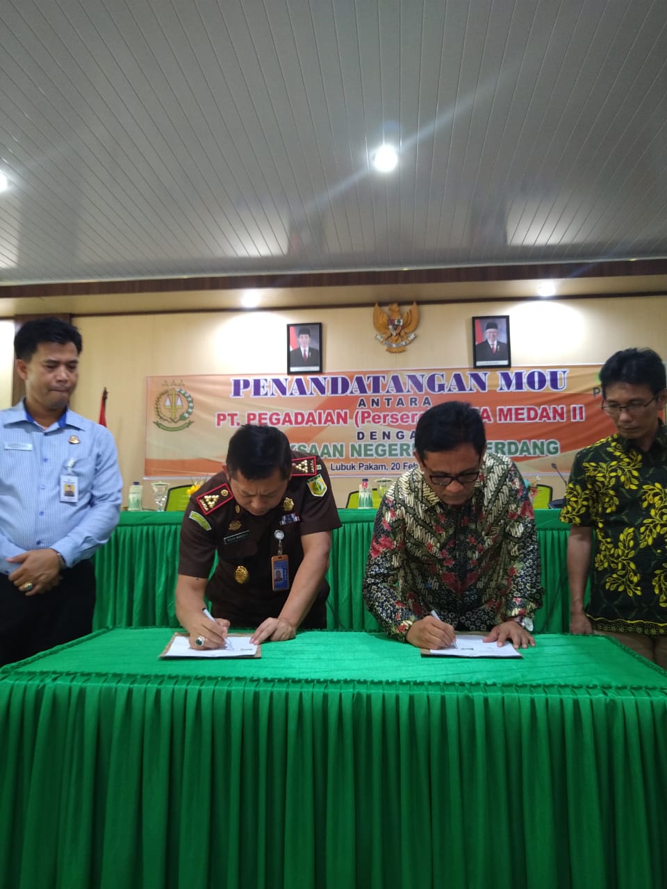 Penandatangan MoU antara Pegadaian (Persero) Area Medan II dan Kejaksaan Negeri Deli Serdang